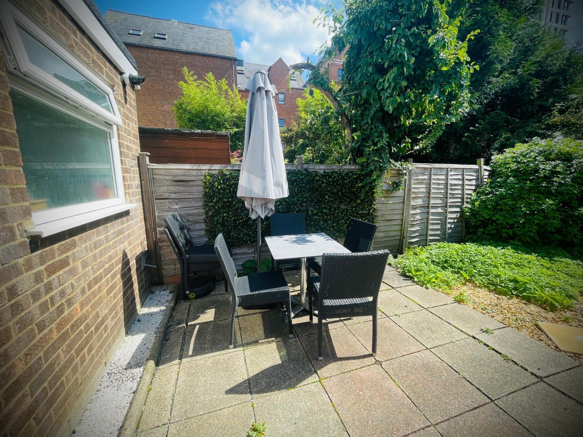 Exclusive Offers L Last-Minute Specials L Parking Free L Double Bed House L Uk L Gaming Room L Komfy 3 Bedroom Cottage With Riverview L Perfect For Short Or Long Stays Reading Exterior photo